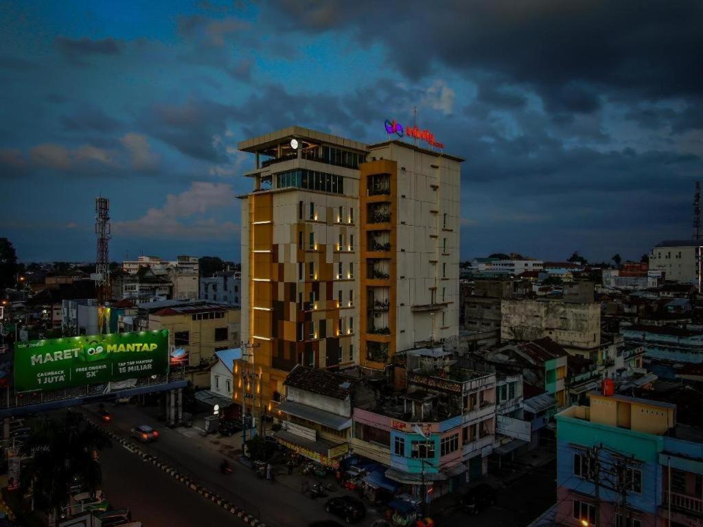 Infinity Hotel Jambi By Tritama Hospitality Exterior photo